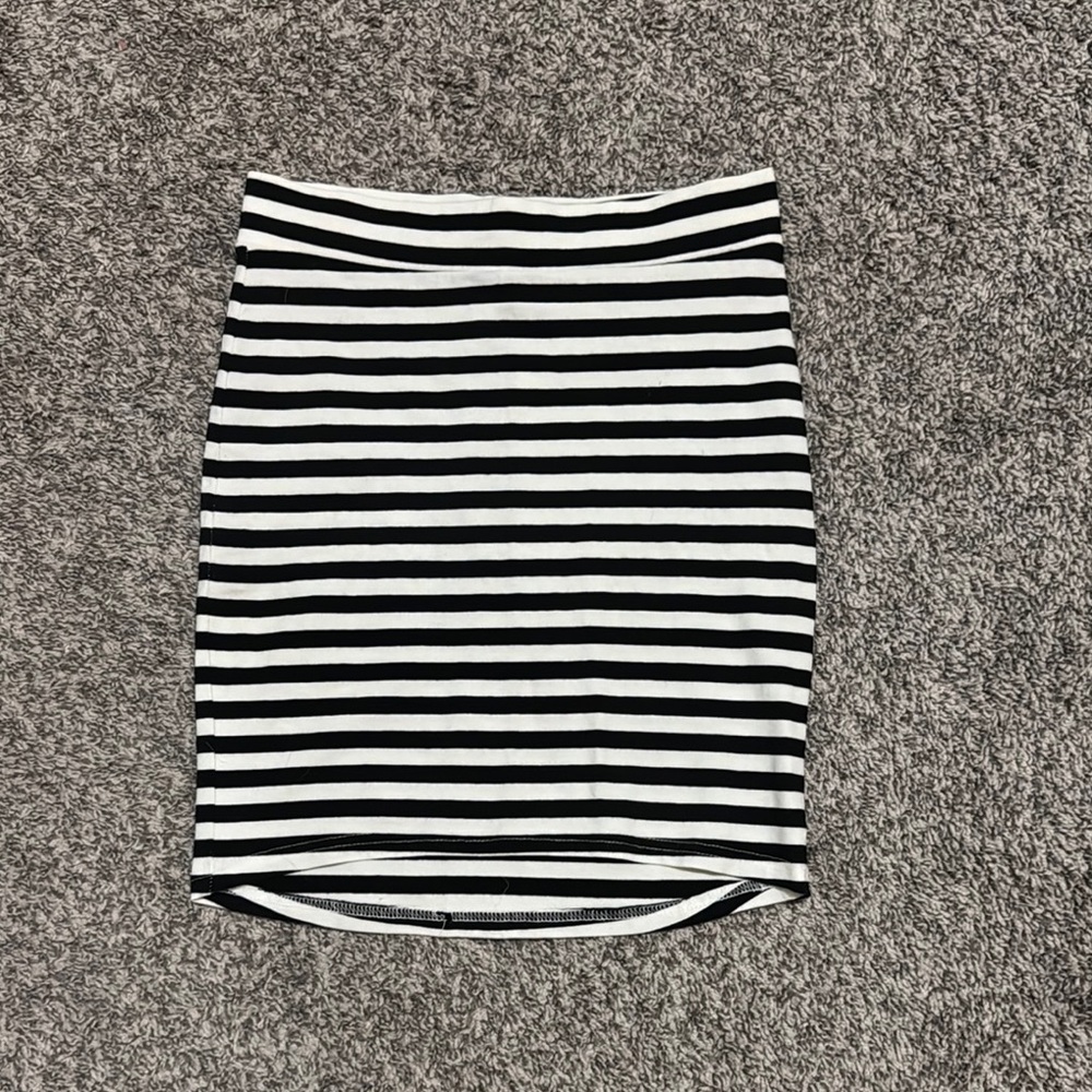 Divided Black and White Mini Pencil Skirt for Night Out